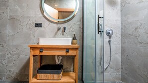 Deluxe Double Room | Bathroom | Shower, hair dryer, slippers, towels - Moon Alaçatı adults only (Cesme)