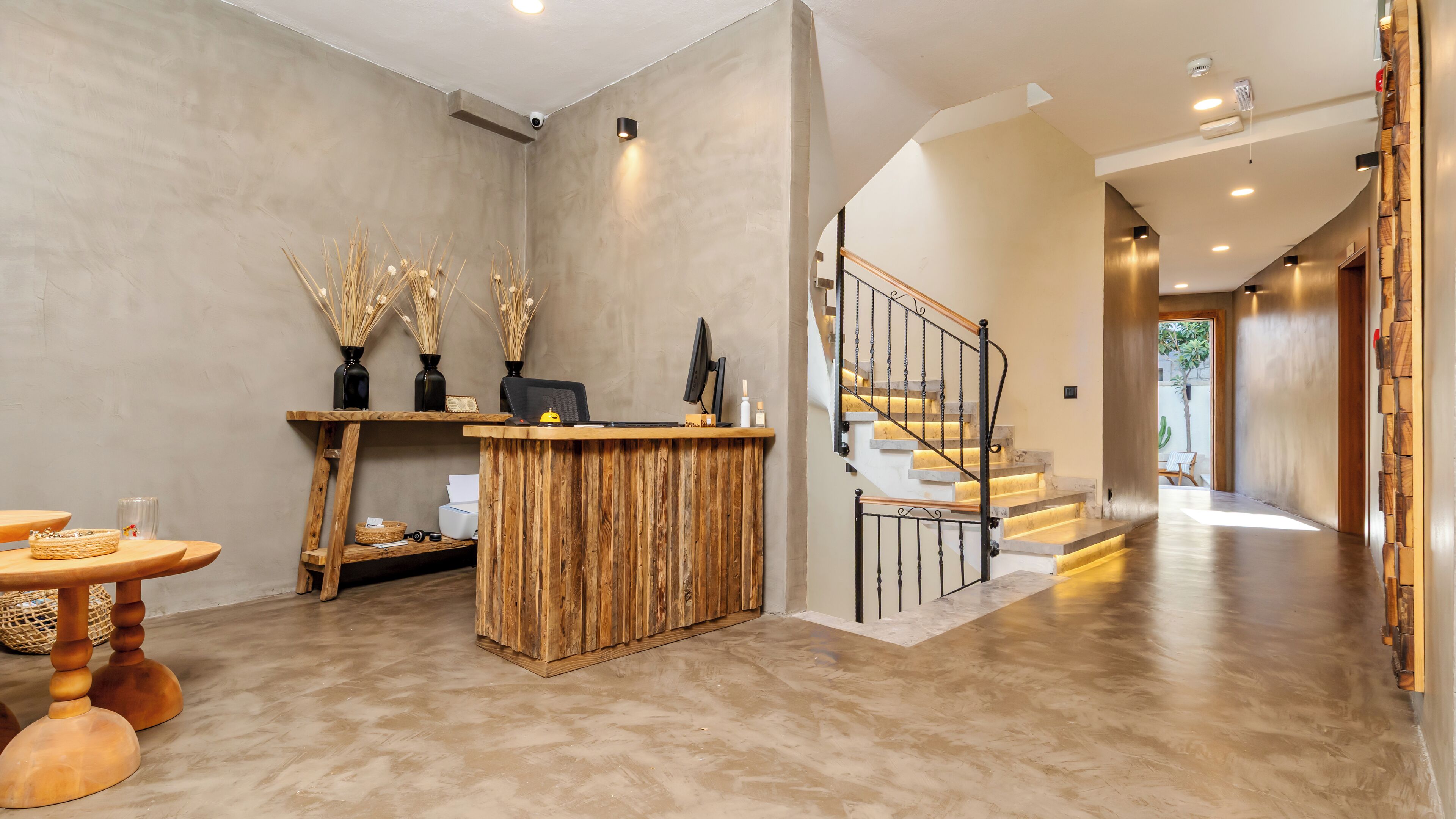 En 43-tommers smart-TV med Parabol-TV