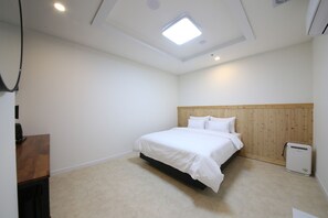 Habitación básica doble | Cortinas blackout, tabla de planchar con plancha y wifi gratis 