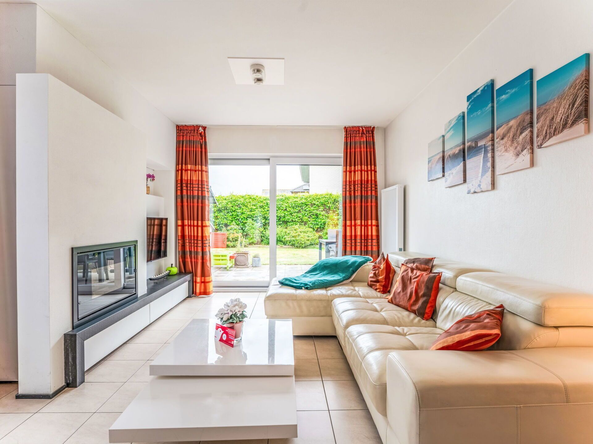 Interior Design, Möbel, Flooring, Fussboden, Couch, Wohnzimmer, Decke, Zimmer, Zuhause, Wohnung