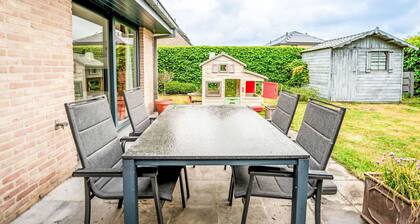 Schönes alleinstehendes Ferienhaus für 4 Leute mit W-LAN, TV und Parkplatz