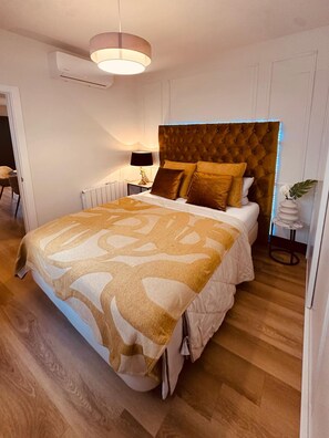 2 slaapkamers, een strijkplank/strijkijzer, reisbedje, gratis wifi