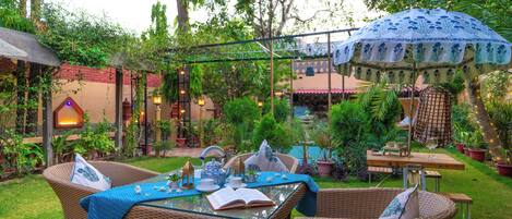 Outdoor dining