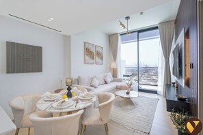 Luxury Apartment, Balcony, City View | In-room dining