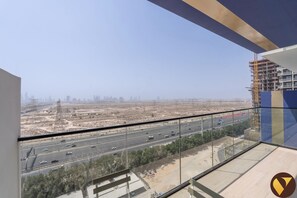 Luxury-Apartment, Balkon, Stadtblick | Balkon