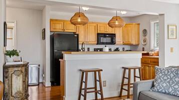 Televisión y chimenea