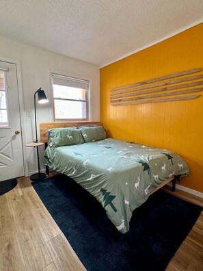 2 bedrooms, travel crib, WiFi, bed sheets