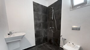 A modern bathroom with a shower, sink, and toilet. - Padel Resort Villa Romana 2bdrs (Raf Raf)