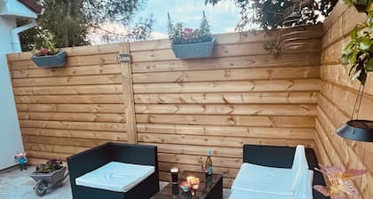 1-bed Cosy Cottage Near Emerald Park - Sleeps 5
