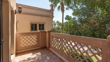 Villa – deluxe, balkong, hageutsikt | Utsikt fra rommet