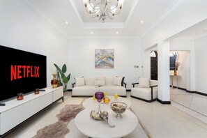 Living area - Samaya Holiday Homes - Luxury Villa (Dubai)