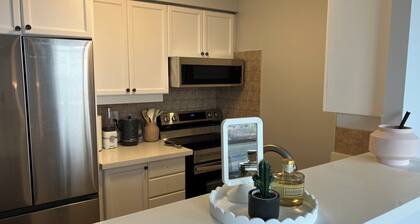 Beautiful condo view in Toronto w/great amenities, mins from airport and highway