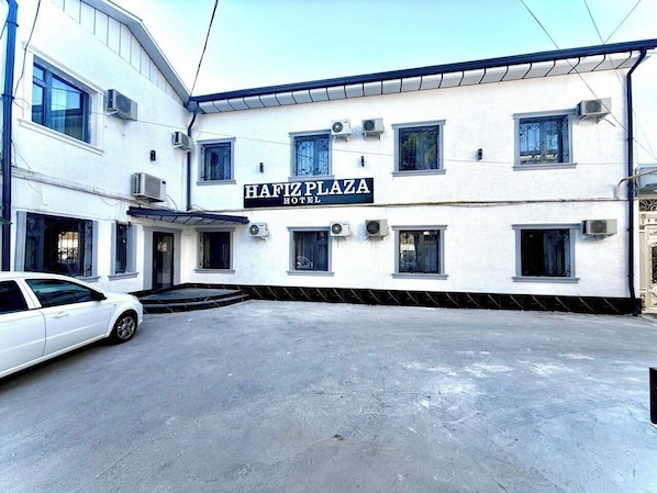 Mặt tiền nơi lưu trú