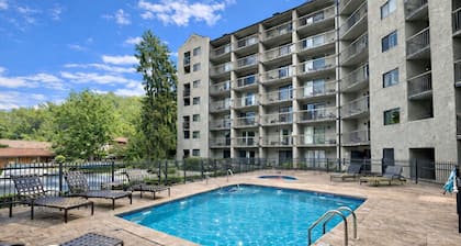 Walk to Parkway • Cozy Fireplace Condo • Balcony • FREE Dollywood