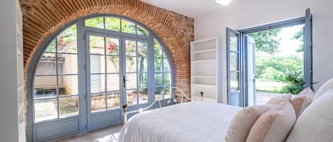 7 bedrooms, iron/ironing board, free WiFi, bed sheets