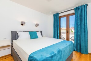 3 habitaciones, tabla de planchar con plancha, wifi y ropa de cama