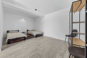 3 chambres, fer et planche à repasser, Wi-Fi, draps fournis
