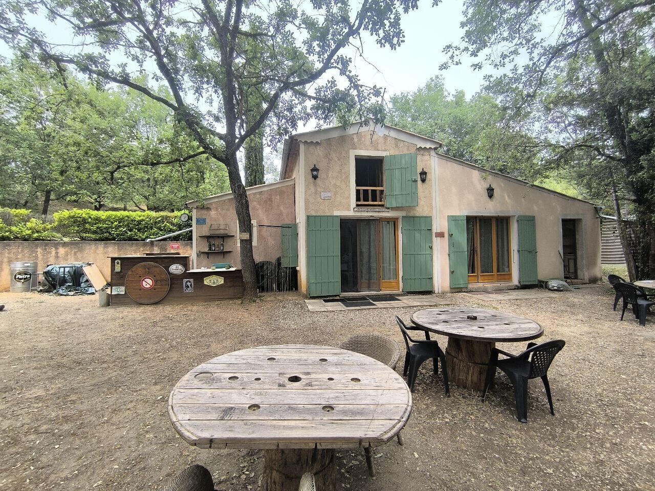 屋外ダイニングエリア