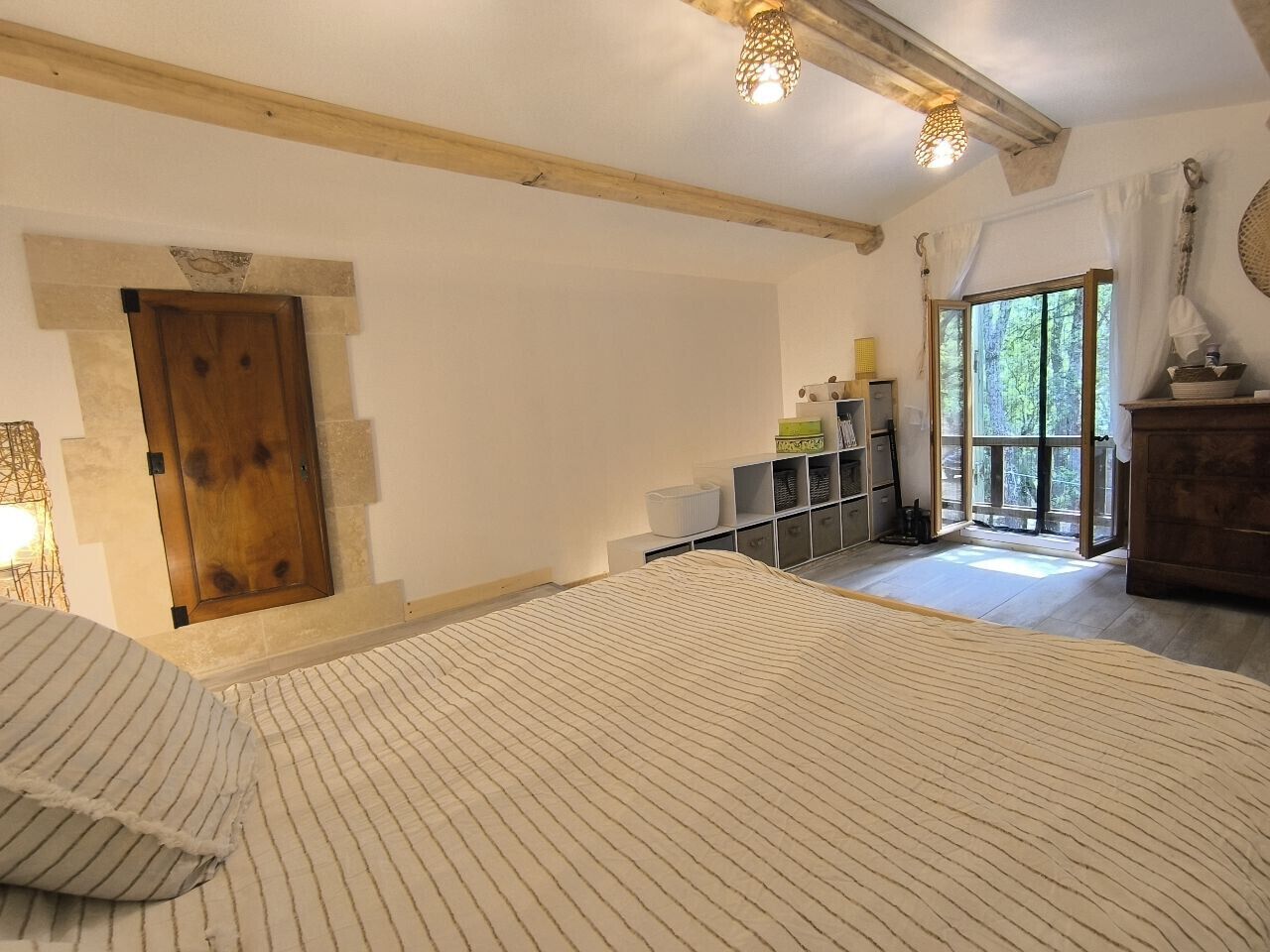 Iron/ironing board, free WiFi, bed sheets