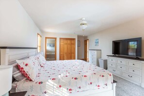 5 Schlafzimmer, Schreibtisch, Bügeleisen/Bügelbrett, WLAN