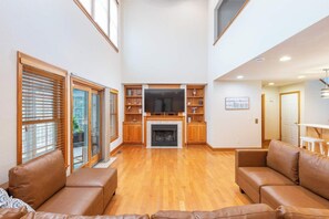 Fernseher, Tischfußball, Arbeitsbereiche