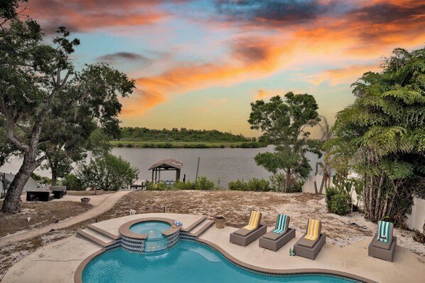 Pool - Luxury Villa| Waterfront + Heated Pool & Game Room (Tampa)