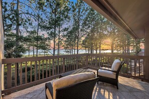 Terrace/patio - 1418 South Beach Villa @ Sea Pines | Oceanfront Bliss | Pool & Tennis (Hilton Head Island)