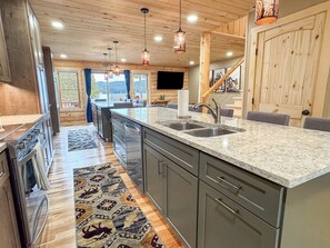 Private kitchen - Luxury Waterfront Townhome O3 - 4th Lake Inlet, NY (Inlet)