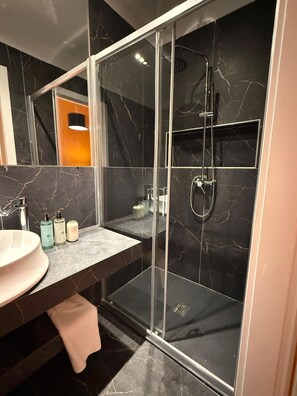 Classic-Doppel- oder -Zweibettzimmer | Badezimmer