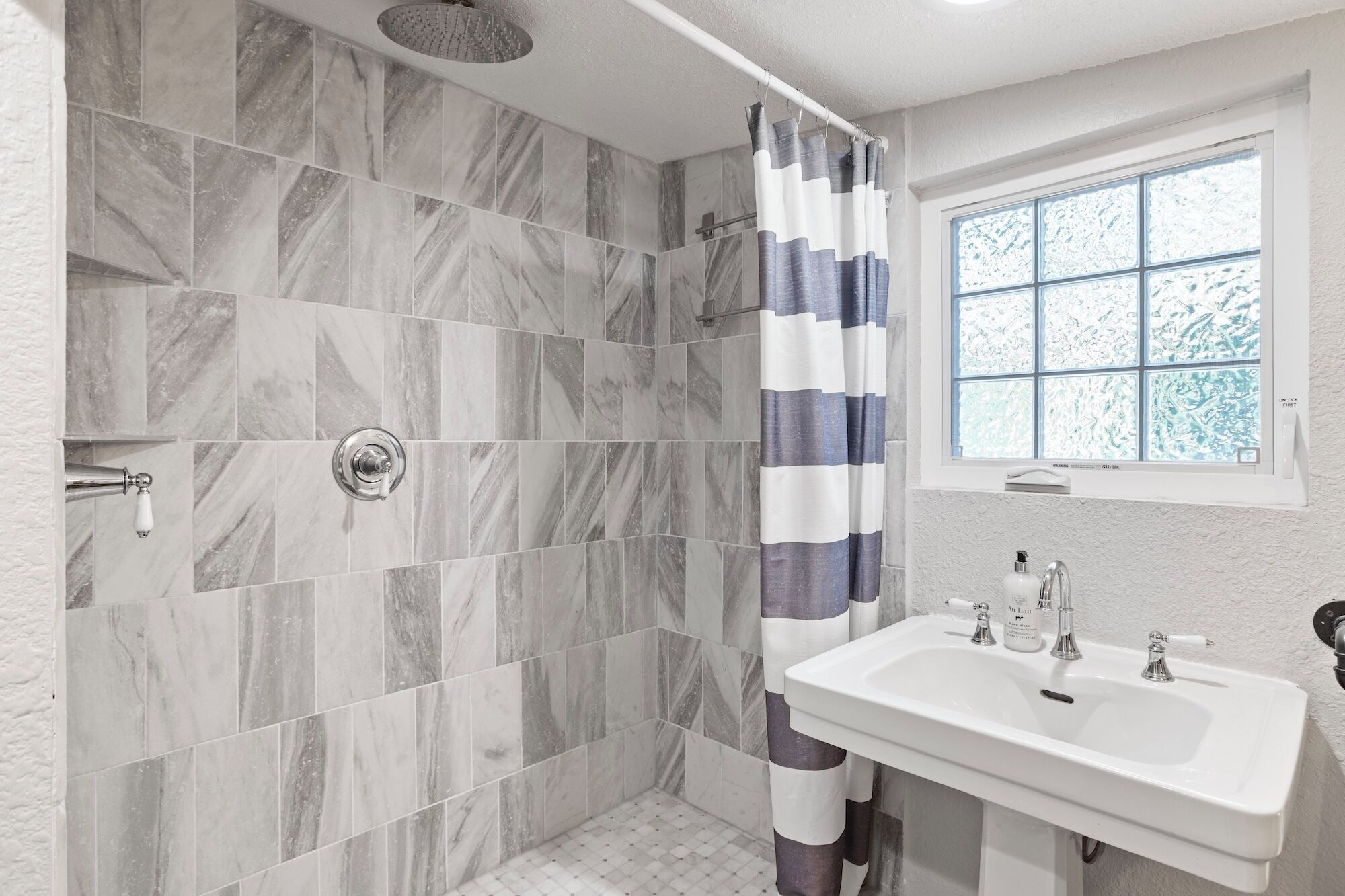 Shower, towels