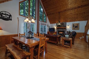 Dining - Great mountain views in a quiet location (Bryson City)