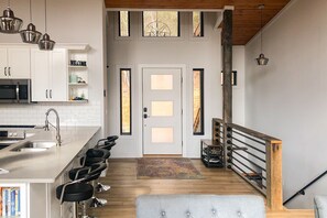 Microondas, lavavajillas y cafetera y tetera 