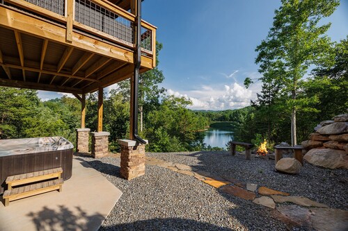 Sweet Briar Lake House picturesque mountain lake views