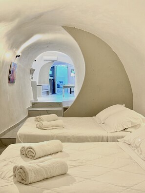 Superior Apartment | Premium bedding, in-room safe, soundproofing, iron/ironing board - Cave Crafted Suites (Santorini)
