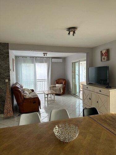 Furnished air-conditioned house 130 M2 on fenced 400m2- Le Grau-du-Roi