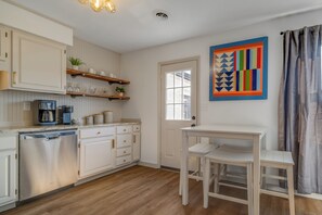 Interior - The Nook in Elizabethton (Elizabethton)