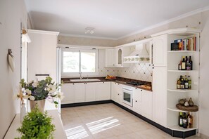 Micro-ondes, four, plaque de cuisson, lave-vaisselle