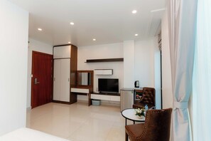 Superior Room, City View | Desk, laptop workspace, free WiFi, bed sheets - TQ Helios Hotel & Apartment (Hai Phong)