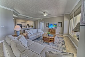 TV - **Gulf Crest 17th Floor Haven- W/ Beach Service* (Panama City Beach)