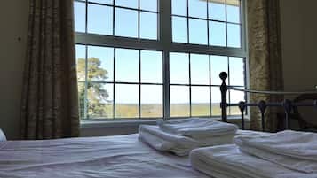 4 habitaciones, tabla de planchar con plancha, wifi y ropa de cama
