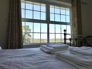 4 dormitorios, tabla de planchar con plancha, wifi y ropa de cama