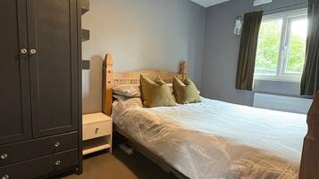 2 soverom, strykejern/-brett, wi-fi (inkludert) og sengetøy