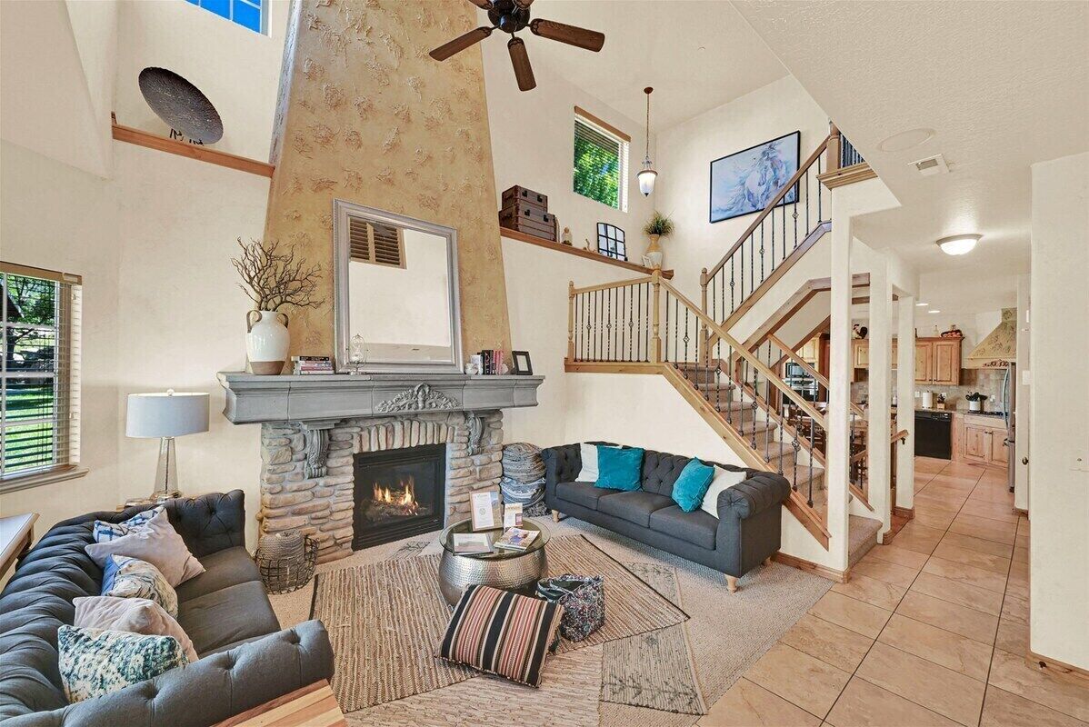 Smart TV, fireplace, DVD player, books