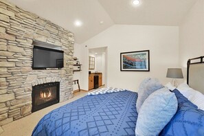 5 bedrooms, desk, iron/ironing board, free WiFi