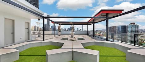 2 عدّة غرف نوم وخدمة الإنترنت