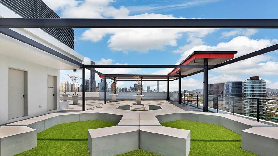 2BR Utopia Fortitude Valley Pool Rooftop King bed