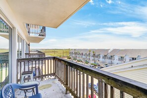 Property grounds - Gulfstream Condo Unit #502 Heated Pool & Hot Tub | Pickleball Court (Corpus Christi)