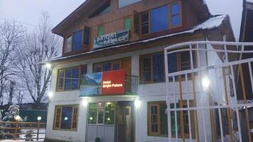 Mặt tiền nơi lưu trú