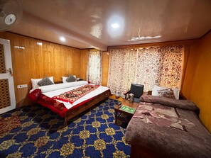 Deluxe Triple Room | Free WiFi - Hotel Bright Palace (Pahalgam)