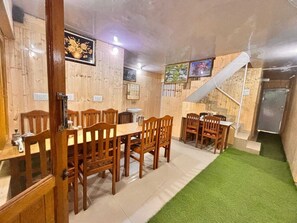 TV - Hotel Bright Palace (Pahalgam)